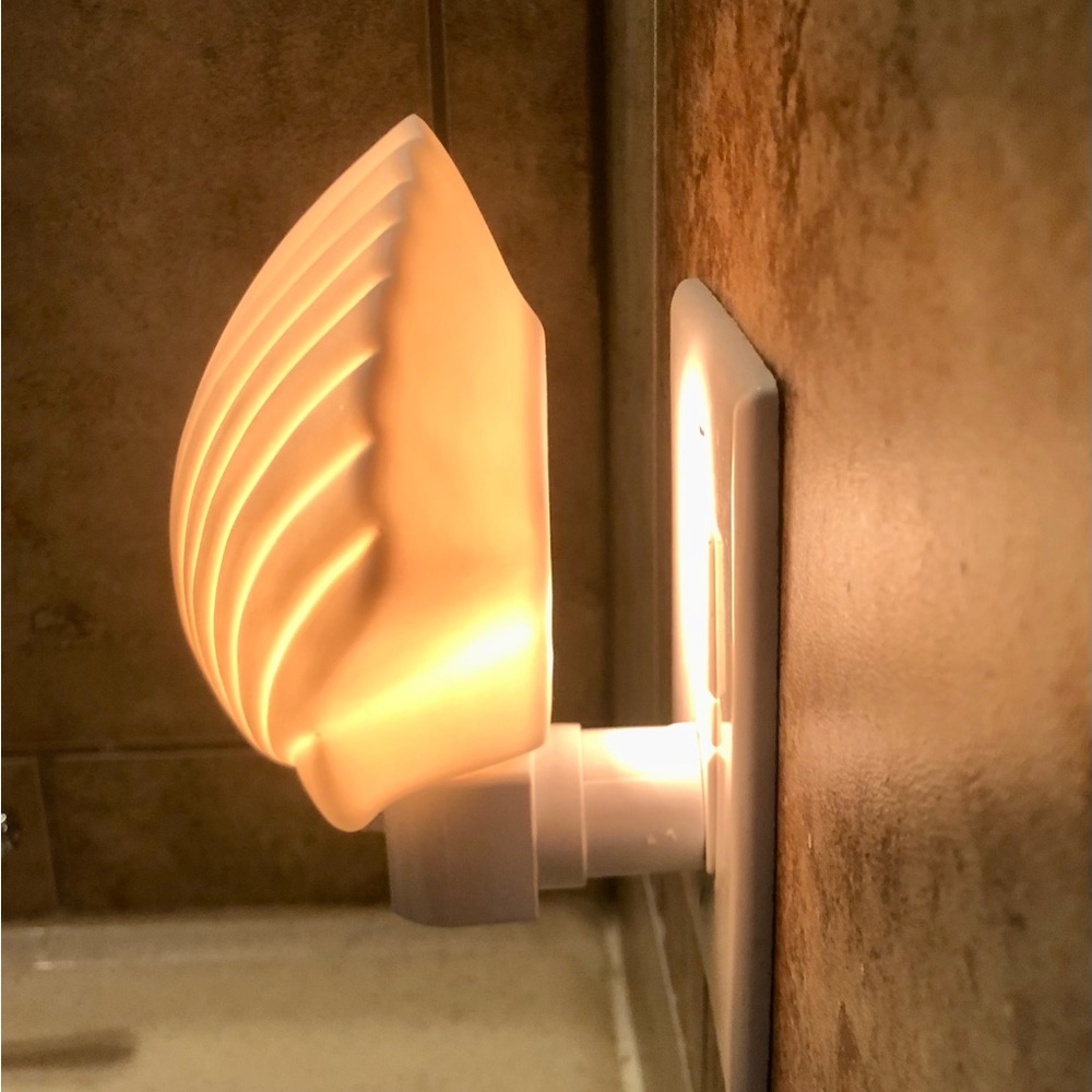 Sea Shell Night Light, New - Picture 5 of 17
